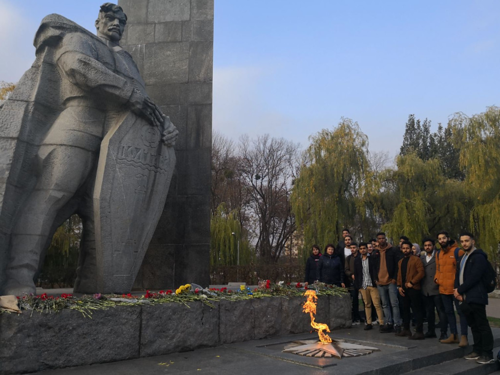 ДЕНЬ ЗВІЛЬНЕННЯ УКРАЇНИ ВІД НАЦИСТСЬКИХ ЗАГАРБНИКІВ
