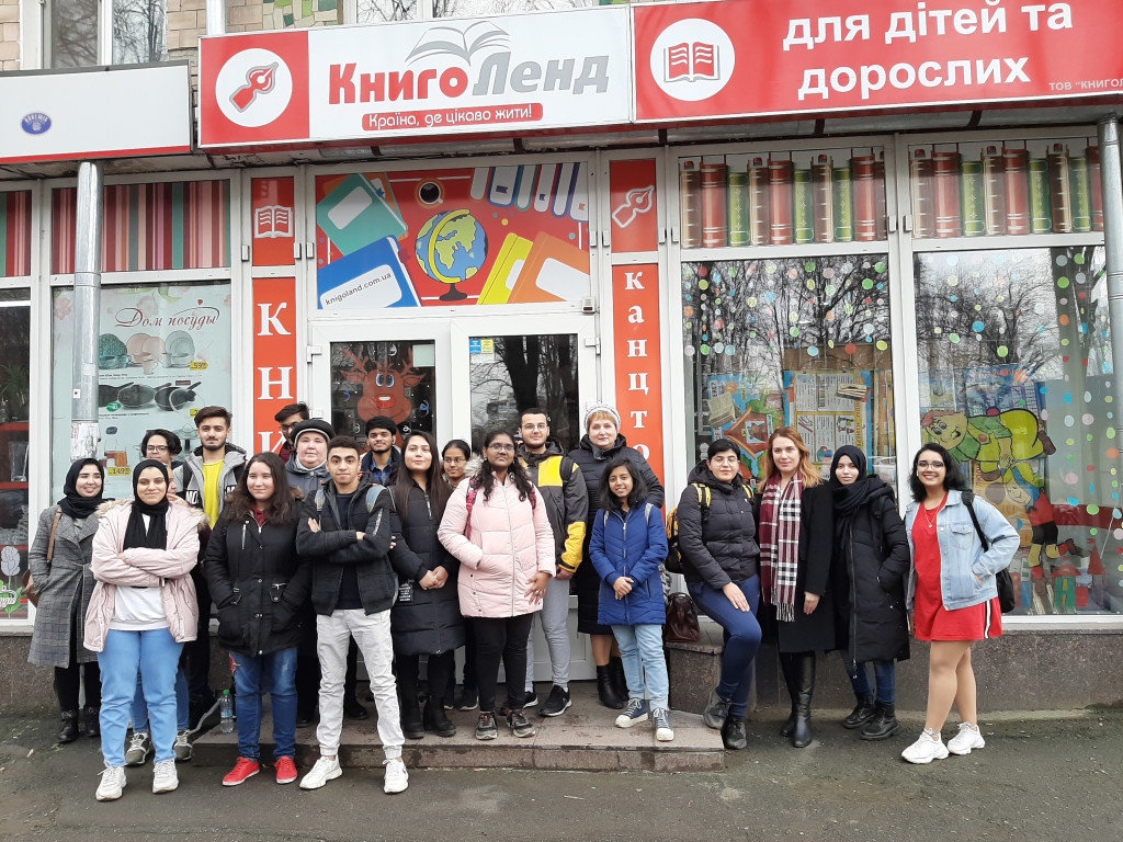 Студенти УМСА в книгарні «КнигоЛенд»
