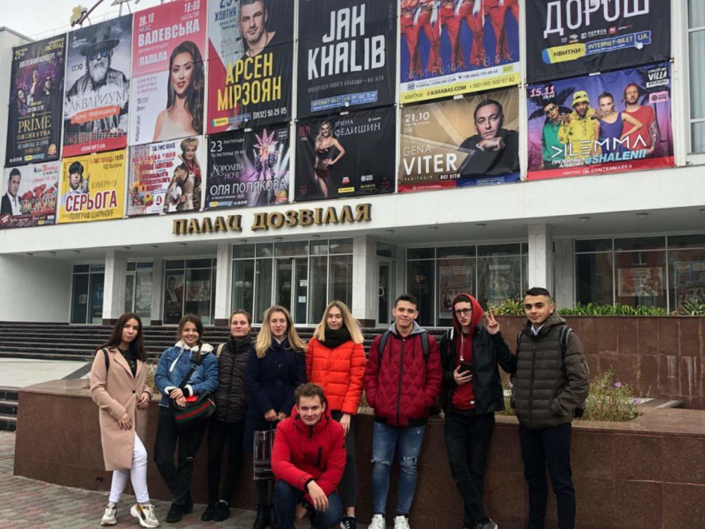 «В обіймах музики і танцю»