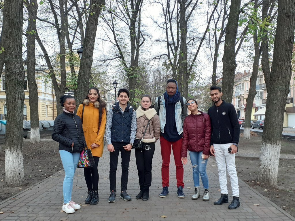 ЗАЛЮБЛЕНІ В УКРАЇНУ,  ФОРМУЄМО ДРУЖНУ СТУДЕНТСЬКУ РОДИНУ