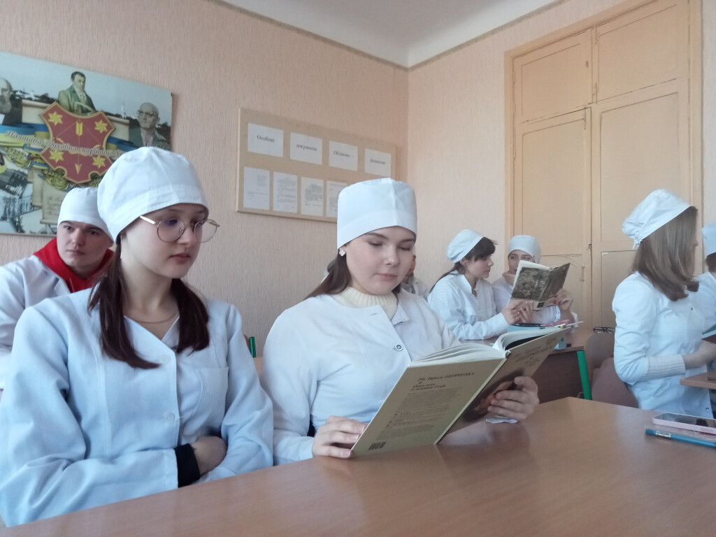 Майбутні українські лікарі шанують кобзаря